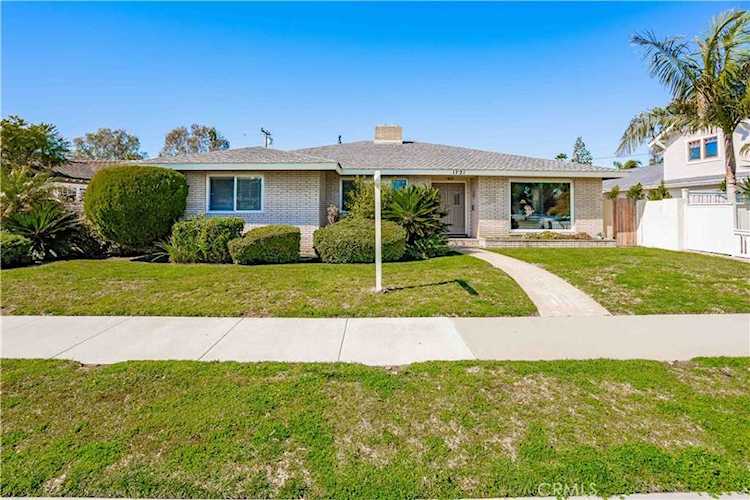 1721 Main St Huntington Beach, CA 92648