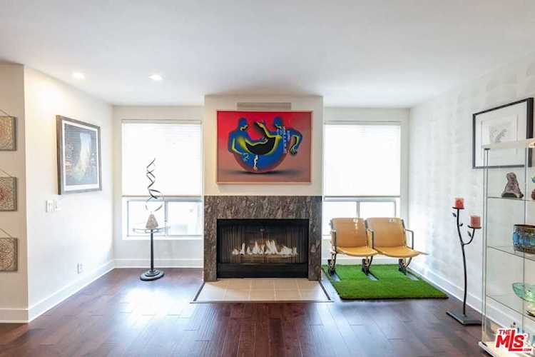 1221 N Kings Rd #304 West Hollywood, CA 90069