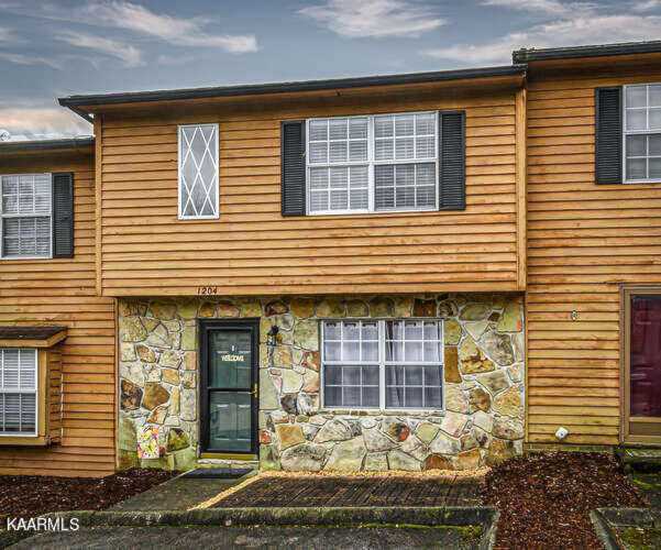 1204 Crest Brook Dr Knoxville, TN 37923