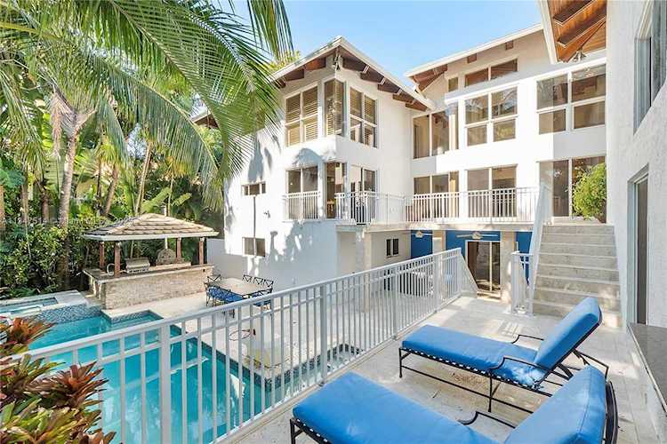 7125 W Lago Dr Coral Gables, FL 33143