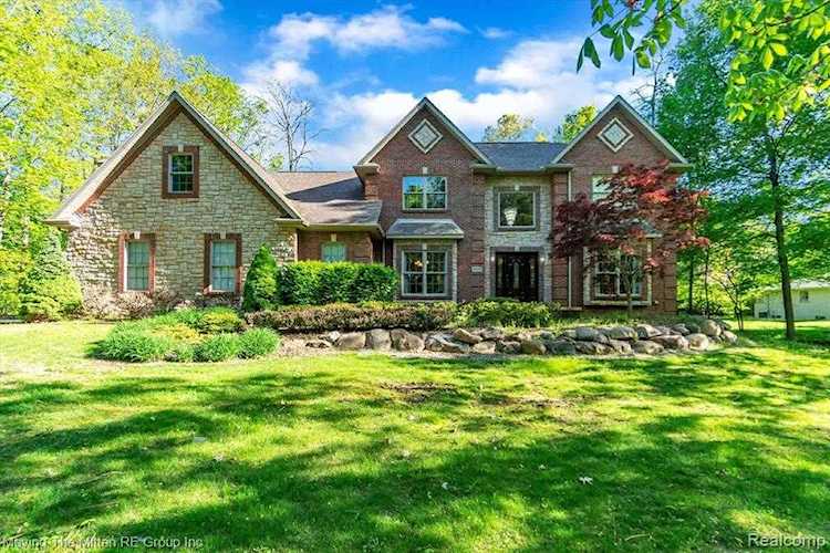 47172 N Shore Dr Van Buren Twp, MI 48111