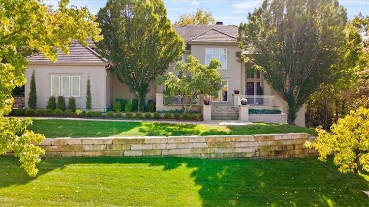 2913 W 113th St Leawood, KS 66211
