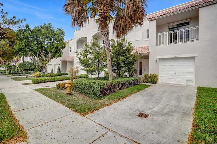 1303 NE 105th St #4 Miami Shores, FL 33138
