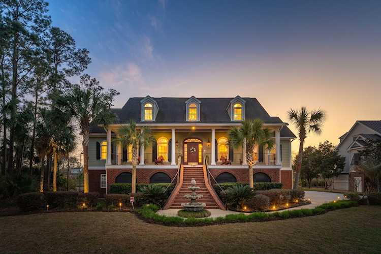 1401 Pointe Bluff Ct Mount Pleasant, SC 29466