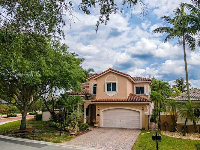 5881 NW 122nd Dr Coral Springs, FL 33076