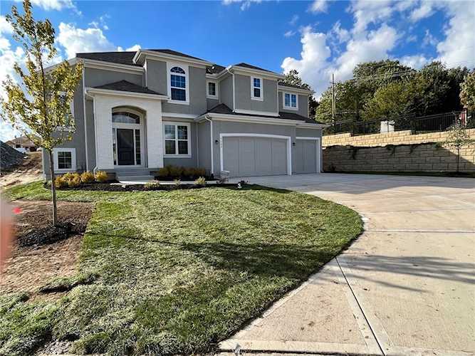 7102 Gillette St Shawnee, KS 66216