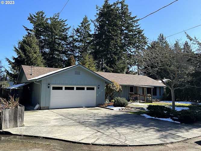 2251 Fir North Bend, OR 97459