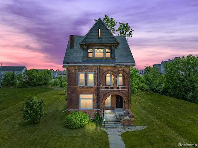 226 Hendrie St Detroit, MI 48202
