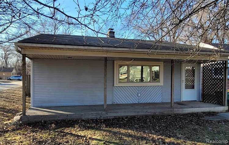 21101 Rensselaer St Farmington Hills, MI 48336 home for sale, MLS#2220004778 | Dwellings Michigan Real Estate Photo 1