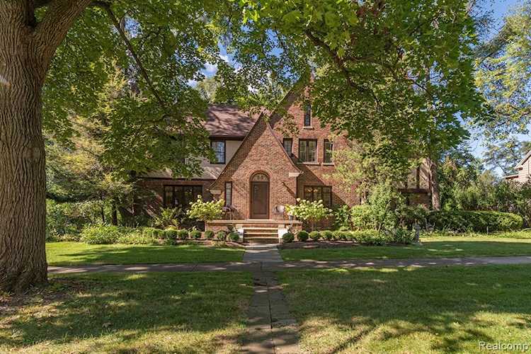 18301 Riverside Dr Beverly Hills Vlg, MI 48025 | MLS 20221070891 Photo 1