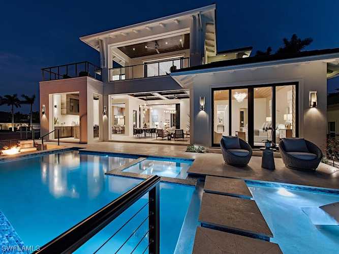 403 Neapolitan Way Naples, FL 34103