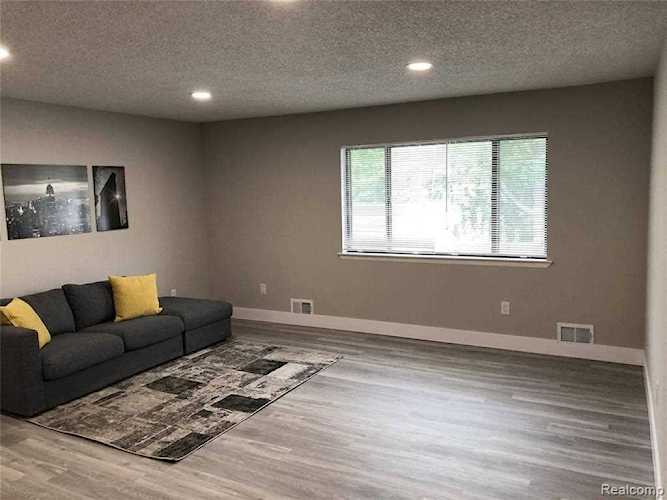 2639 Columbia Rd #4 Berkley, MI 48072 | MLS 2220008139 Photo 1