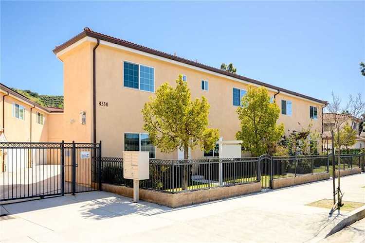 9330 Sunland Blvd #4 Sun Valley, CA 91352 home for sale, MLS#GD23035910 - High Rises Condos Photo 1