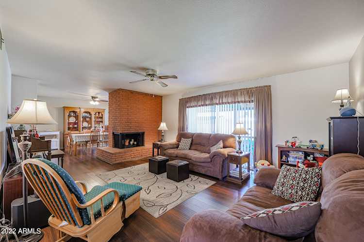 3122 W Gelding Drive Phoenix, AZ 85053