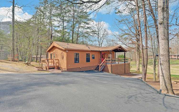 1840 Whispering Pines Hiawassee, GA 30546