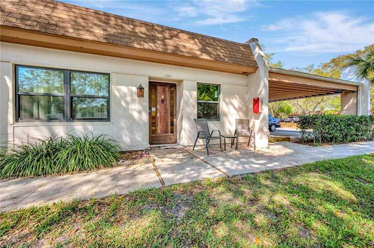 1534 Mission Hills Blvd #18F Clearwater, FL 33759