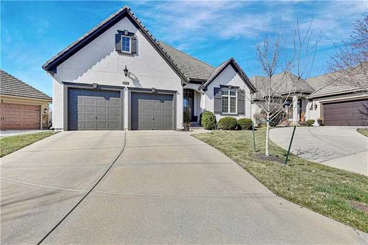 15008 Ash St Leawood, KS 66224