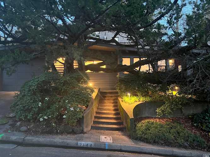 2144 Beverly Way Santa Rosa, CA 95404