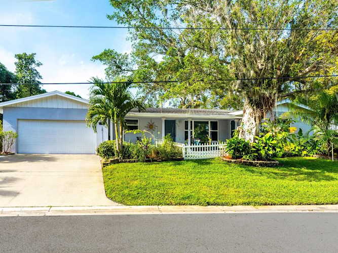 3312 S Seclusion Dr Sarasota, FL 34239