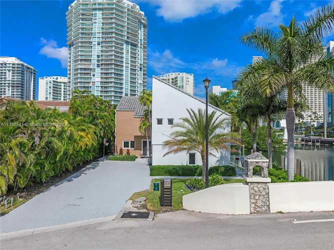201 Atlantic Ave Sunny Isles Beach, FL 33160