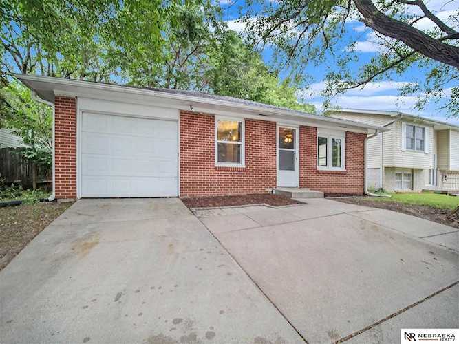3834 S 56 St Lincoln, NE 68506 | MLS 22302002 Photo 1