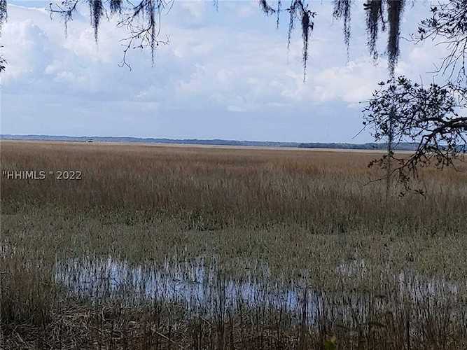 17 Sterling Pointe Dr Hilton Head Island, SC 29926