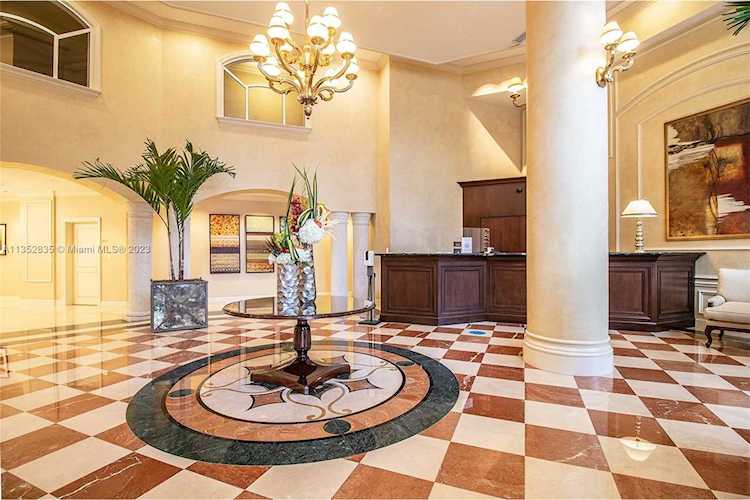 20000 E Country Club Dr #403 Aventura, FL 33180