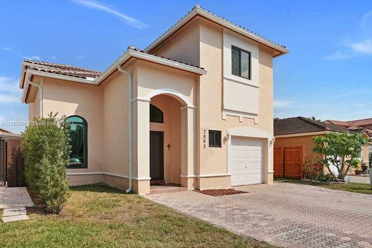 7963 NW 195th Ter Hialeah, FL 33015