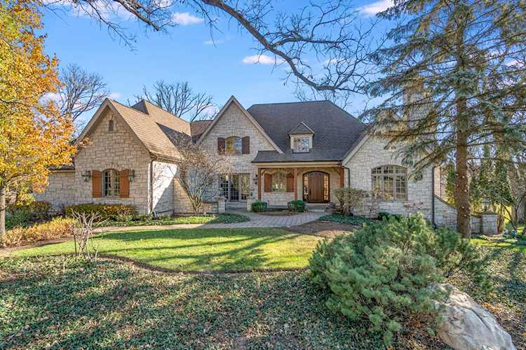 39W695 Oak Shadows Ln St. Charles, IL 60175