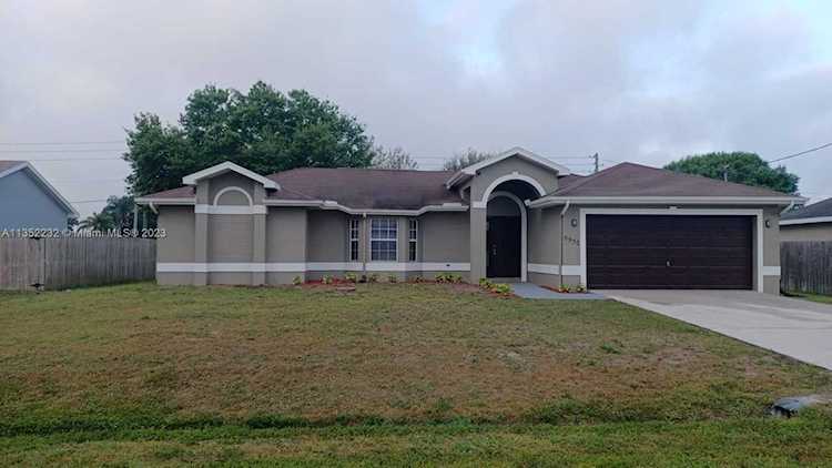 6952 NW Daffodil Ln Port St. Lucie, FL 34983