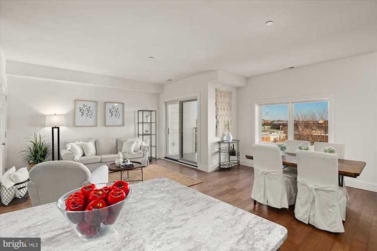 1940 3rd St NE #7 home for sale in Washington Photo 1