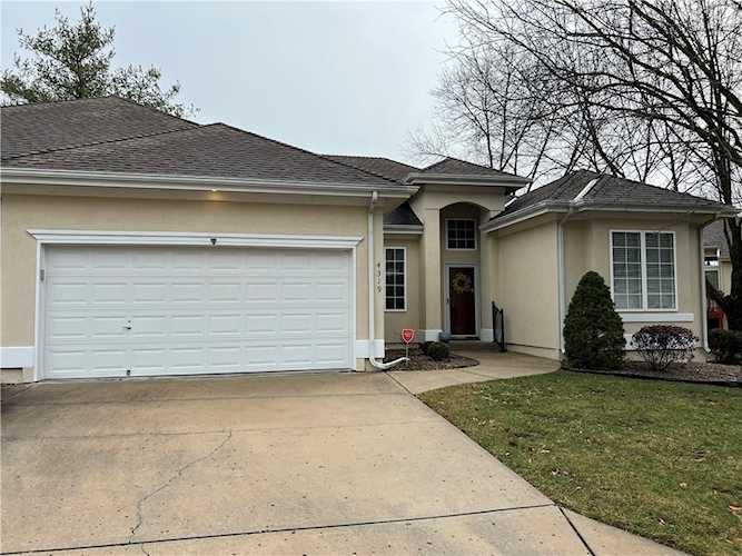 4319 S Davidson Dr Independence, MO 64055 | MLS 2424212 Photo 1