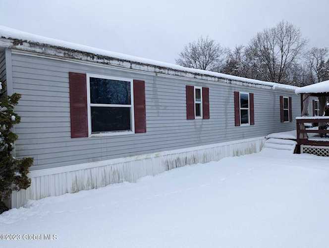 18 Whites Ln Clifton Park, NY 12065