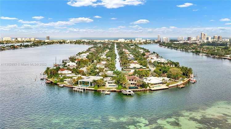 1681 Daytonia Rd Miami Beach, FL 33141