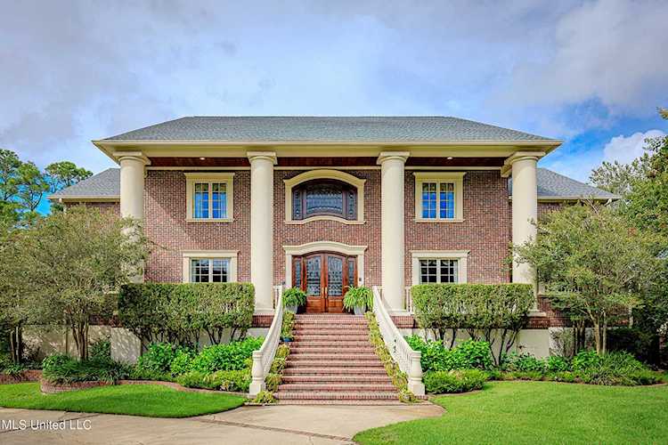 609 Rue Dauphine Ocean Springs, MS 39564