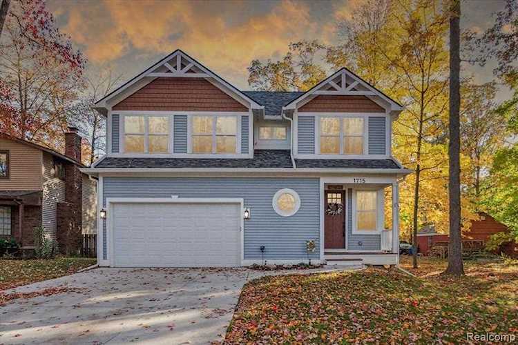 1715 Wickham Commerce Twp, MI 48382