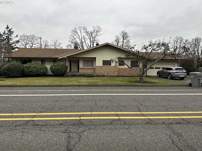 5715 W A ST West Linn, OR 97068