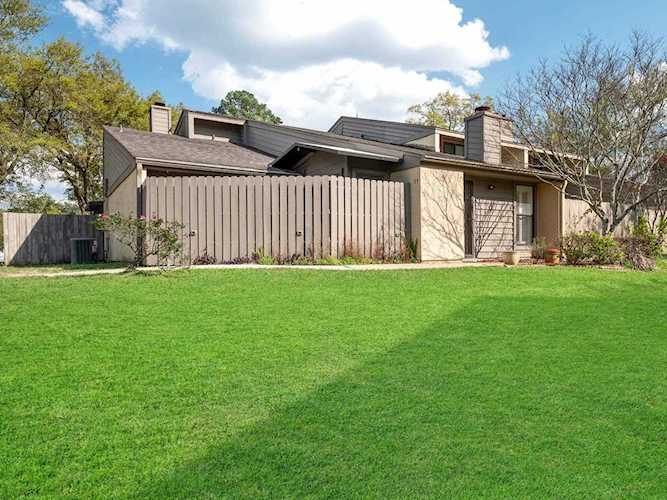1571 Stone Rd Tallahassee, FL 32303 in Wood Ridge Condominiums & Photo 1