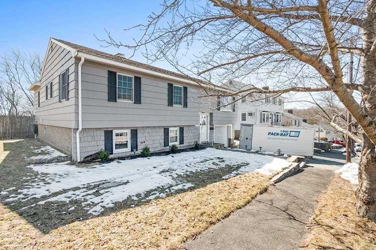 42 Murdock Drive in Peabody, MA - Century 21 New England Photo 1