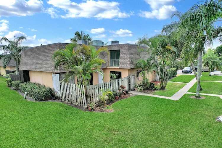 5602 Waterview Circle Palm Springs, FL 33461