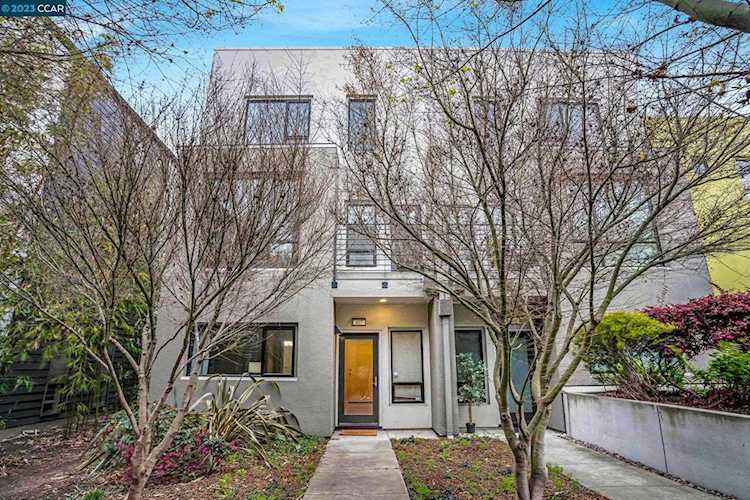 407 Palisade Drive Oakland, CA 94607