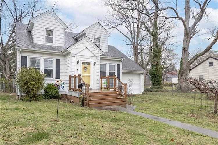 97 Dahlgren Ave Portsmouth, VA 23702