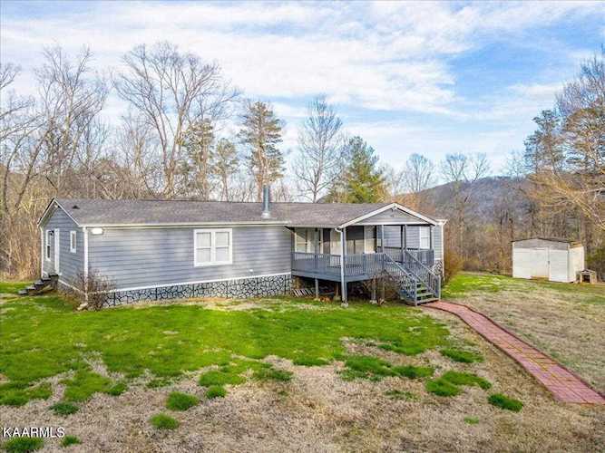 405 E Millers Cove Rd Walland, TN 37886