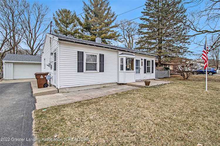 725 E Columbia St Mason, MI 48854 | MLS 271624 Photo 1
