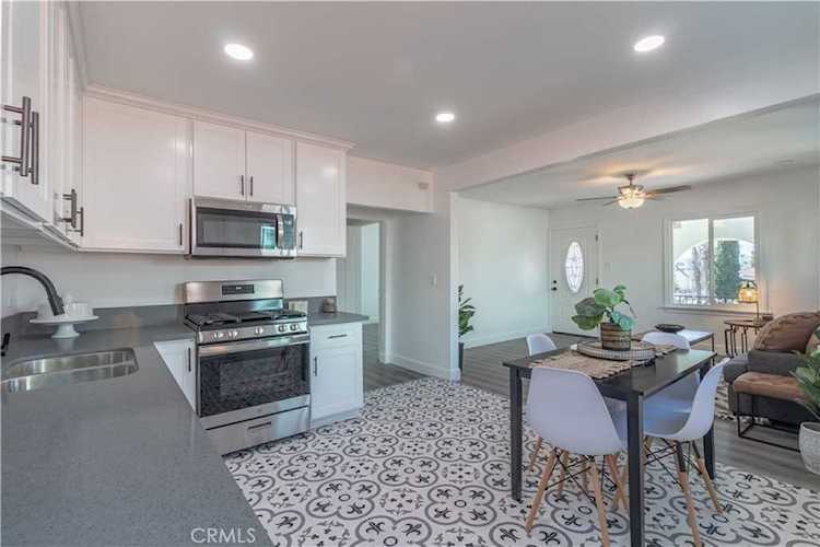 400 Normandie Place Los Angeles, CA 90004