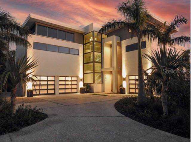 104 Sunset Ln Holmes Beach, FL 34217