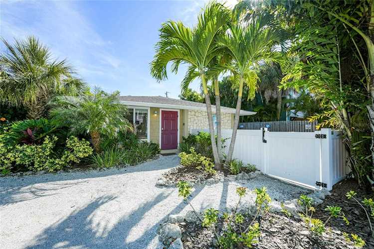 409 72nd St Holmes Beach, FL 34217
