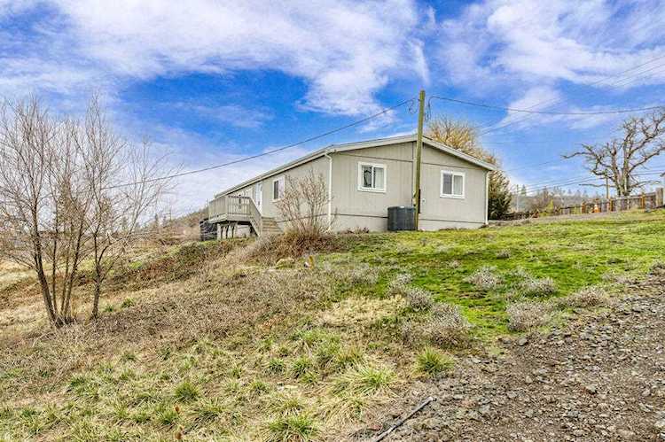 14411 HWY 62 Eagle Point, OR 97524