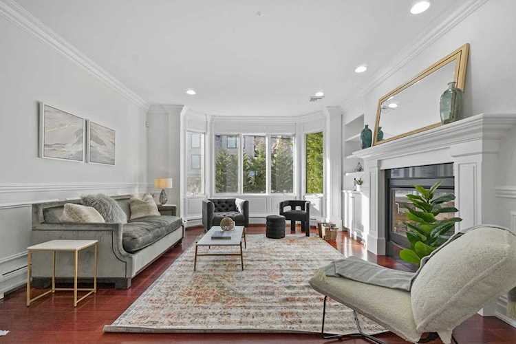 17 Myrtle Ave Edgewater, NJ 07020