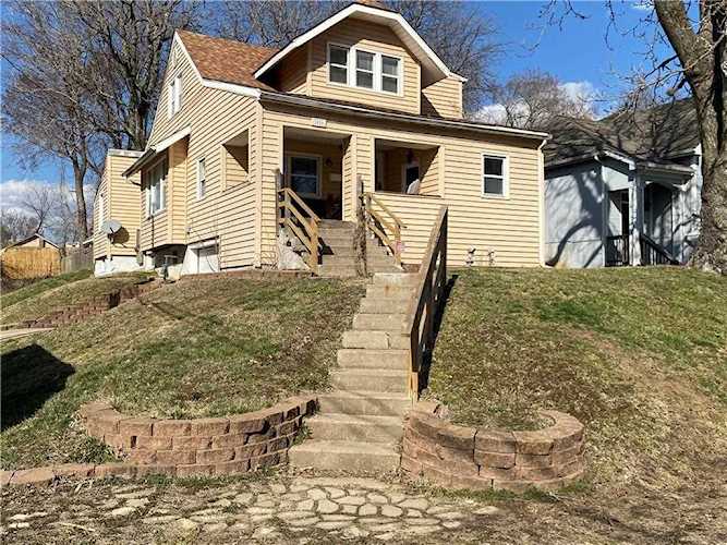 1016 W Linden Ave Independence, MO 64052